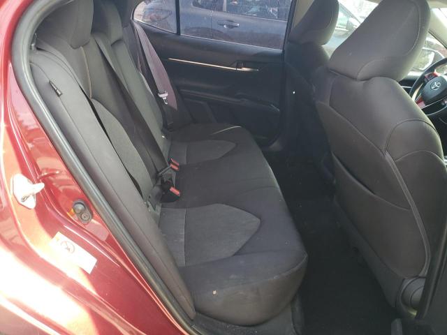 4T1B11HK4JU662073 - 2018 TOYOTA CAMRY L RED photo 10