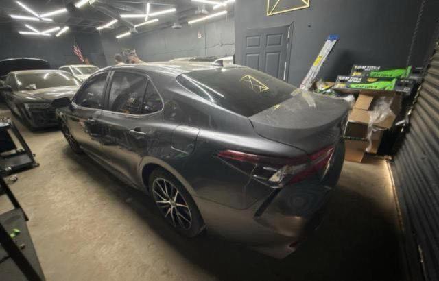 4T1G11AK4RU899030 - 2024 TOYOTA CAMRY SE NIGHT SHADE CHARCOAL photo 3