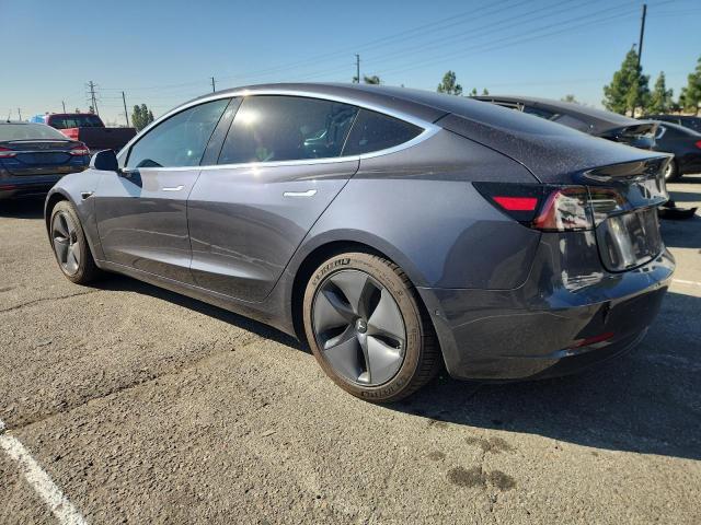 5YJ3E1EB1JF114431 - 2018 TESLA MODEL 3 Gris photo 2