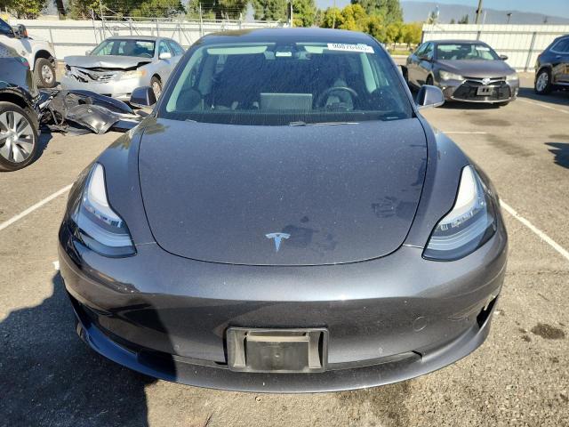 5YJ3E1EB1JF114431 - 2018 TESLA MODEL 3 Gris photo 5
