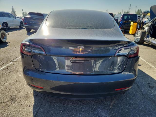 5YJ3E1EB1JF114431 - 2018 TESLA MODEL 3 Gris photo 6