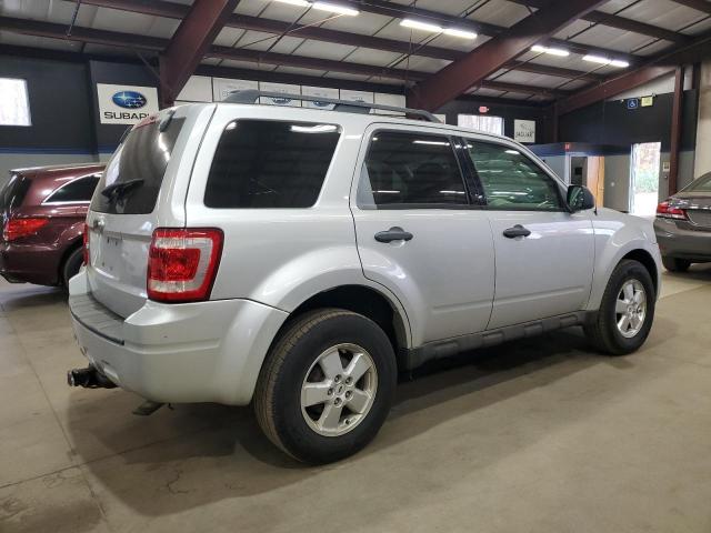1FMCU03739KA51144 - 2009 FORD ESCAPE XLT SILVER photo 3
