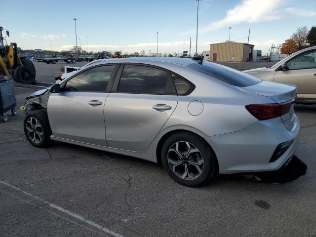 3KPF24AD6KE108307 - 2019 KIA FORTE FE SILVER photo 2