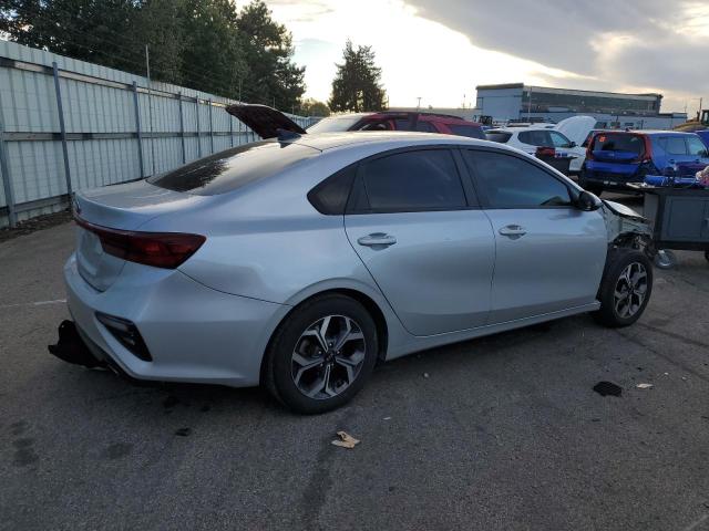 3KPF24AD6KE108307 - 2019 KIA FORTE FE SILVER photo 3