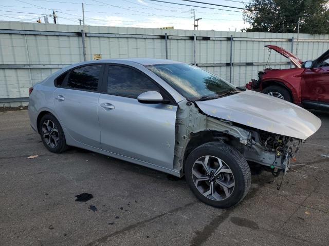 3KPF24AD6KE108307 - 2019 KIA FORTE FE SILVER photo 4