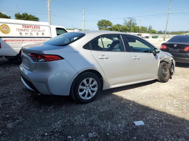 5YFEPRAEXLP132970 - 2020 TOYOTA COROLLA LE 银色 照片 3