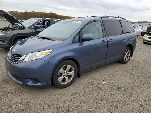 2013 TOYOTA SIENNA LE, 