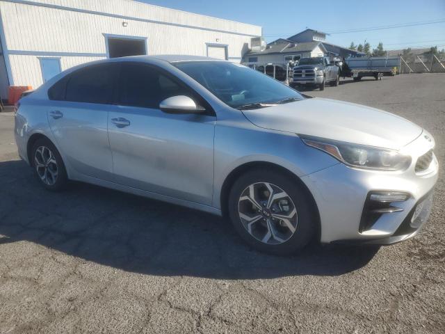 3KPF24AD6KE120425 - 2019 KIA FORTE FE 银色 照片 4