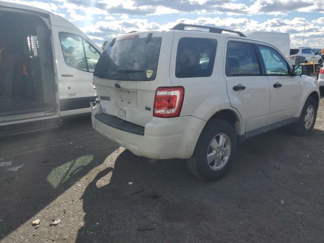 1FMCU0DG2CKA59662 - 2012 FORD ESCAPE XLT WHITE photo 3