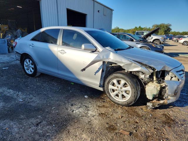 4T1BF3EK1AU073208 - 2010 TOYOTA CAMRY BASE Gümüş foto 4