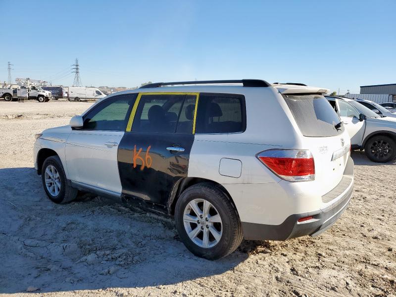 5TDZK3EHXDS112910 - 2013 TOYOTA HIGHLANDER BASE WHITE photo 2