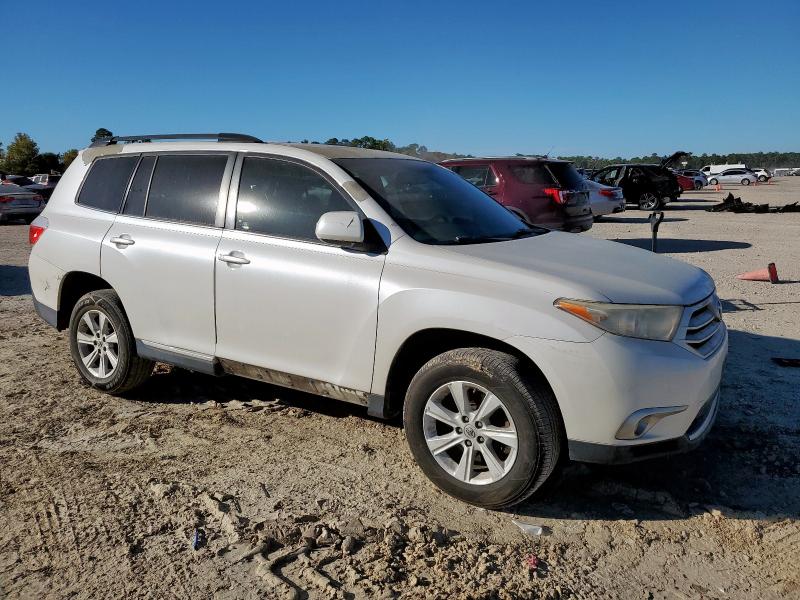 5TDZK3EHXDS112910 - 2013 TOYOTA HIGHLANDER BASE WHITE photo 4