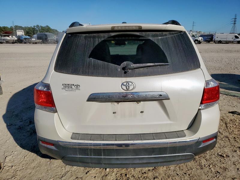 5TDZK3EHXDS112910 - 2013 TOYOTA HIGHLANDER BASE WHITE photo 6
