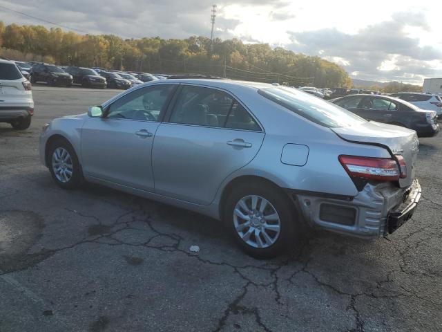 4T1BF3EKXBU678152 - 2011 TOYOTA CAMRY BASE SILVER photo 2