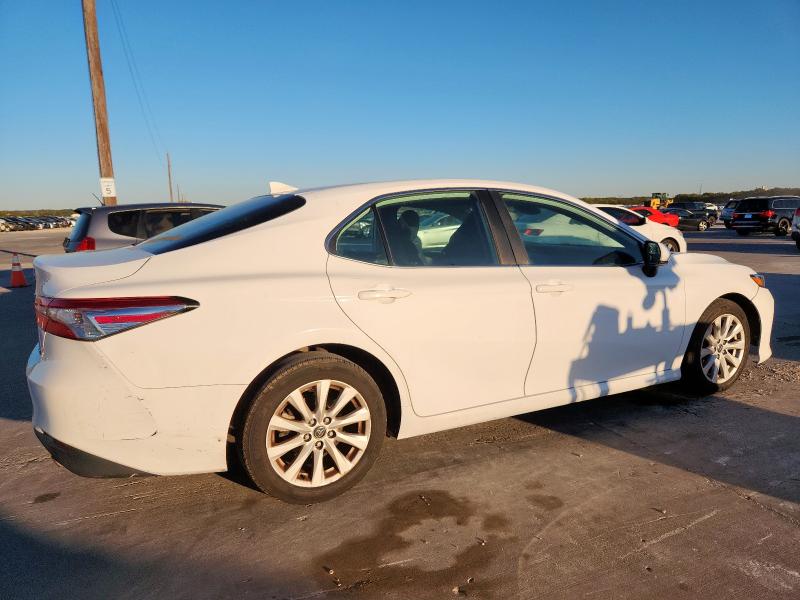 4T1C11AK8LU305724 - 2020 TOYOTA CAMRY LE თეთრი ფოტო 3