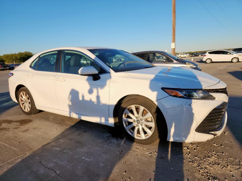 4T1C11AK8LU305724 - 2020 TOYOTA CAMRY LE თეთრი ფოტო 4