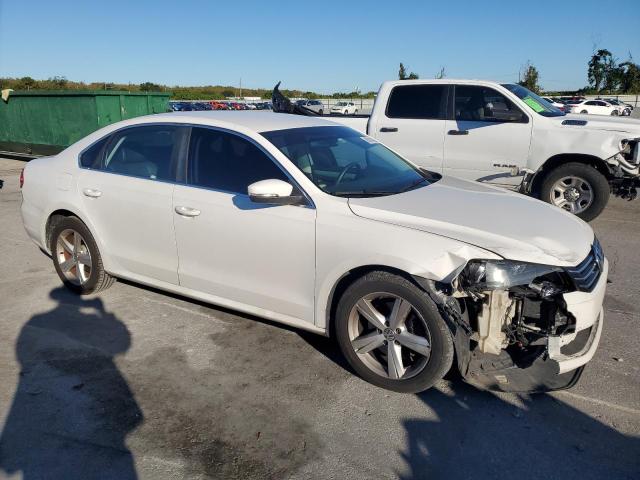 1VWBP7A39DC095973 - 2013 VOLKSWAGEN PASSAT SE WHITE photo 4