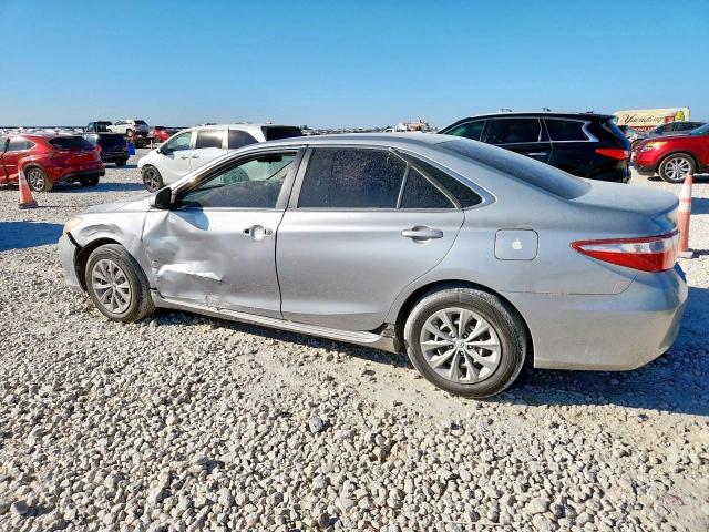 4T1BF1FK0HU353344 - 2017 TOYOTA CAMRY LE 银色 照片 2