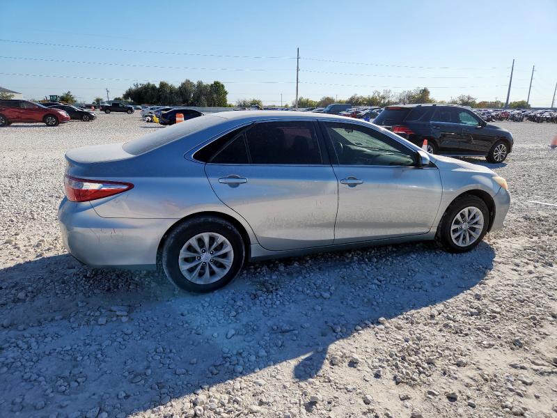 4T1BF1FK0HU353344 - 2017 TOYOTA CAMRY LE 银色 照片 3