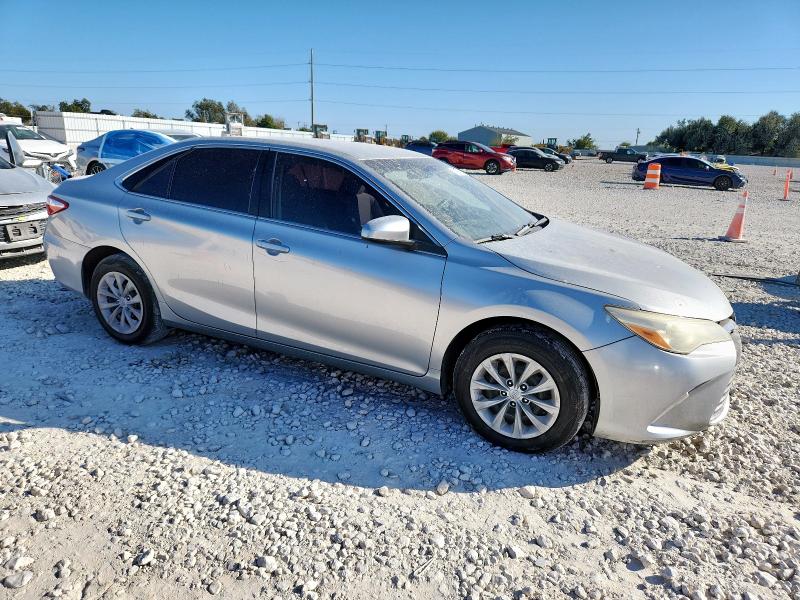 4T1BF1FK0HU353344 - 2017 TOYOTA CAMRY LE 银色 照片 4