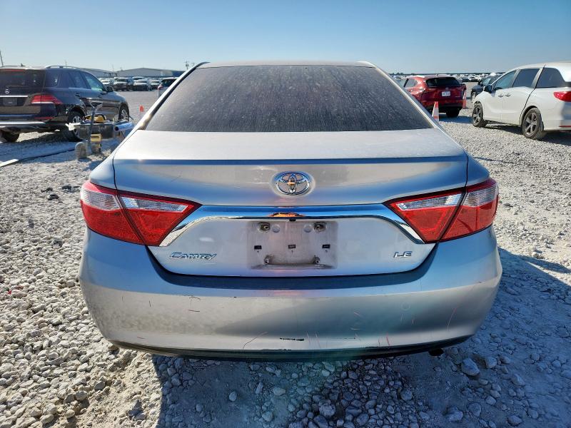 4T1BF1FK0HU353344 - 2017 TOYOTA CAMRY LE 银色 照片 6