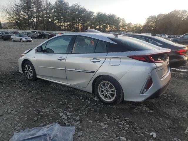 JTDKARFP6J3090835 - 2018 TOYOTA PRIUS PRIM ვერცხლისფერი ფოტო 2