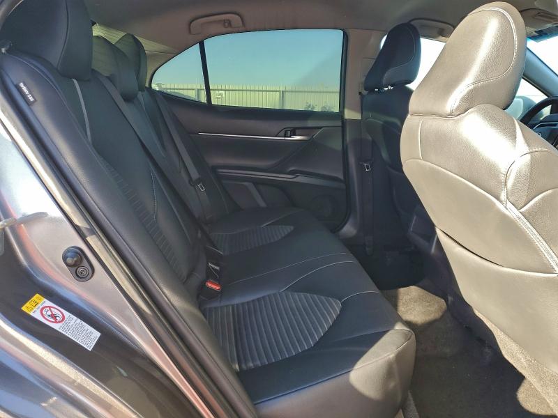 4T1B11HK7JU085538 - 2018 TOYOTA CAMRY L CHARCOAL photo 10