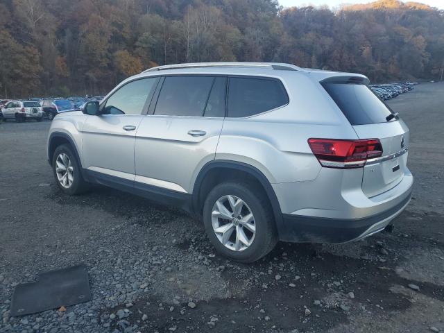 1V2KR2CA7JC566816 - 2018 VOLKSWAGEN ATLAS SE Серебристый фото 2