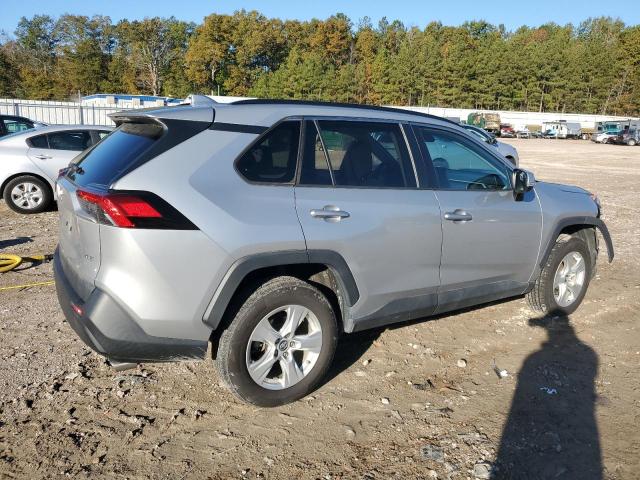 2T3W1RFV6KW015163 - 2019 TOYOTA RAV4 XLE 银色 照片 3