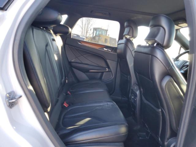 5LMCJ3D94GUJ31691 - 2016 LINCOLN MKC RESERVE WHITE photo 10