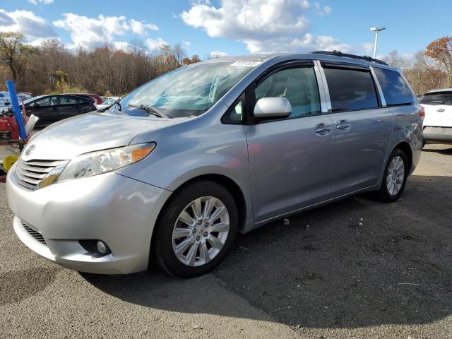 2012 TOYOTA SIENNA XLE, 