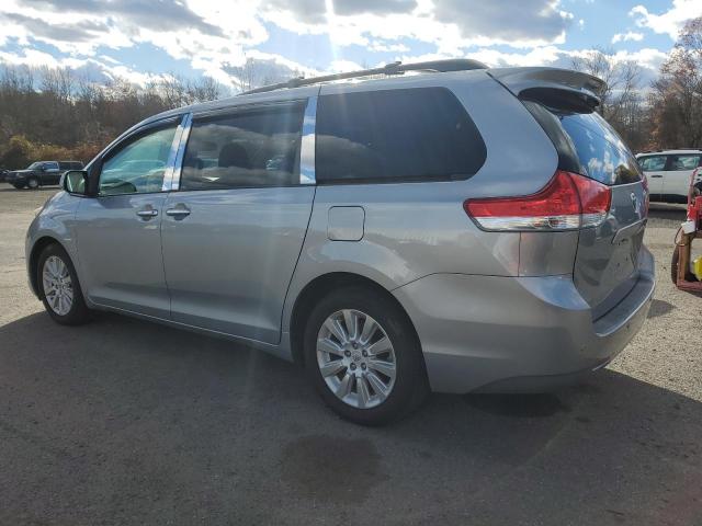 5TDDK3DC7CS034181 - 2012 TOYOTA SIENNA XLE SILVER photo 2