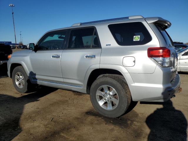 JTEBU5JR7D5118607 - 2013 TOYOTA 4RUNNER SR5 SILVER photo 2