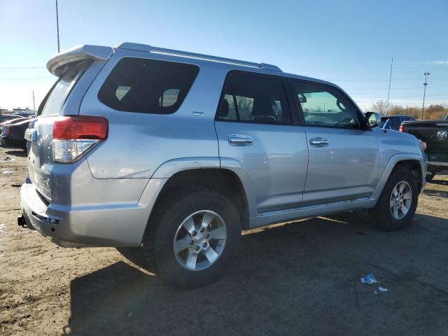JTEBU5JR7D5118607 - 2013 TOYOTA 4RUNNER SR5 SILVER photo 3