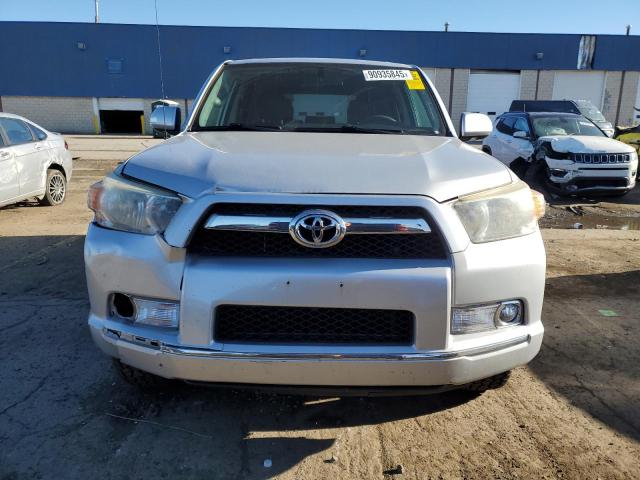 JTEBU5JR7D5118607 - 2013 TOYOTA 4RUNNER SR5 SILVER photo 5