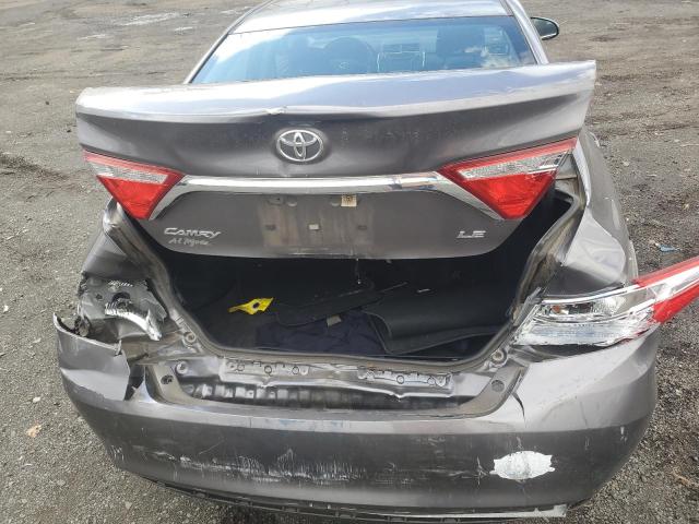 4T4BF1FK4FR486708 - 2015 TOYOTA CAMRY LE 灰色 照片 12