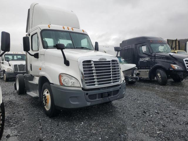 1FUBGEDV2FLGH4687 - 2015 FREIGHTLINER CASCADIA 1 Blanco foto 1