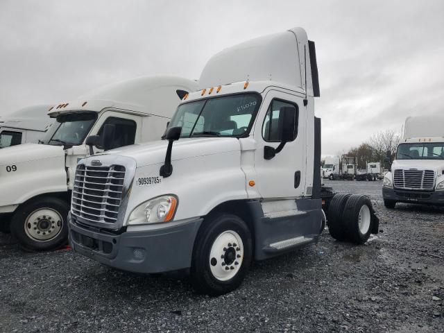 1FUBGEDV2FLGH4687 - 2015 FREIGHTLINER CASCADIA 1 Blanco foto 2