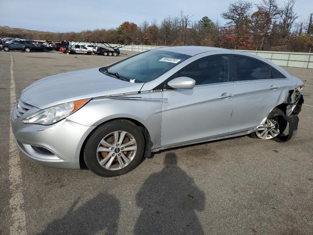 2012 HYUNDAI SONATA GLS, 