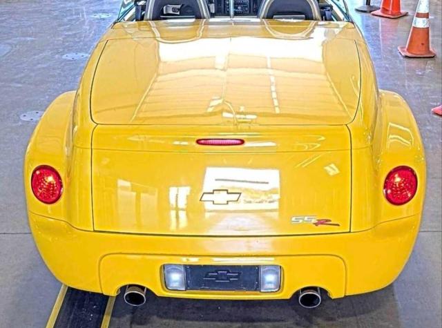 1GCES14P64B107562 - 2004 CHEVROLET SSR 黄色 照片 11