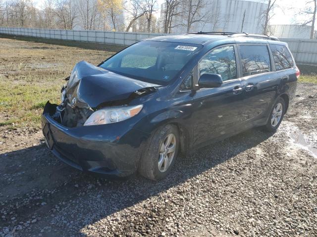 2011 TOYOTA SIENNA LE, 