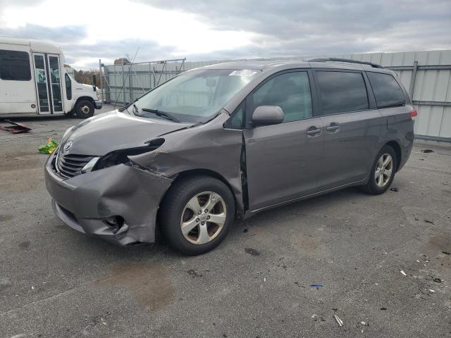 2011 TOYOTA SIENNA LE, 
