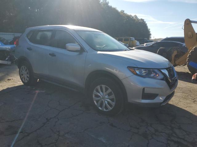 KNMAT2MV1JP569090 - 2018 NISSAN ROGUE S 银色 照片 4