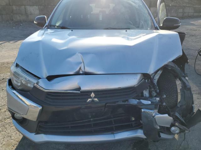 JA4AR3AU8HZ068092 - 2017 MITSUBISHI OUTLANDER ES SILVER photo 12