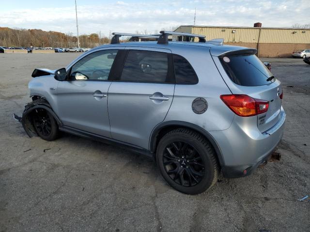 JA4AR3AU8HZ068092 - 2017 MITSUBISHI OUTLANDER ES SILVER photo 2