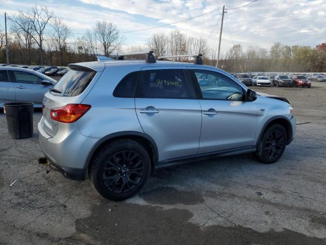 JA4AR3AU8HZ068092 - 2017 MITSUBISHI OUTLANDER ES SILVER photo 3