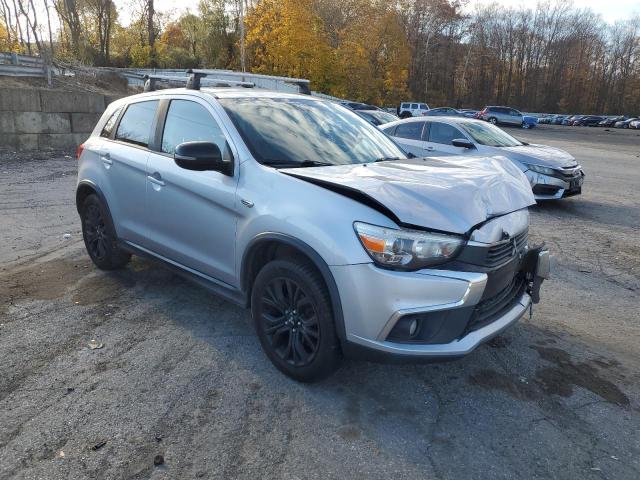 JA4AR3AU8HZ068092 - 2017 MITSUBISHI OUTLANDER ES SILVER photo 4