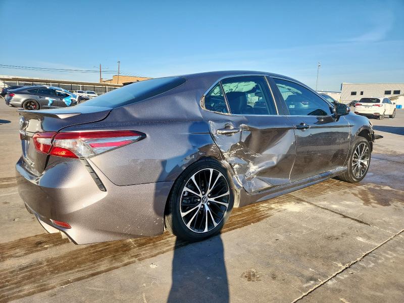 4T1B11HK5JU589022 - 2018 TOYOTA CAMRY L GRAY photo 3