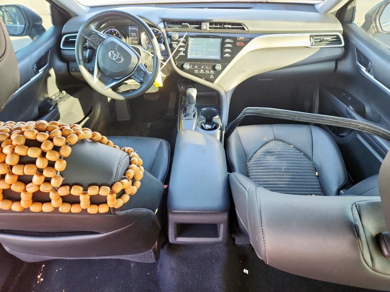 4T1B11HK5JU589022 - 2018 TOYOTA CAMRY L GRAY photo 8