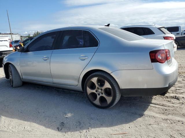 3VWRX7AJ8AM036002 - 2010 VOLKSWAGEN JETTA SE SILVER photo 2